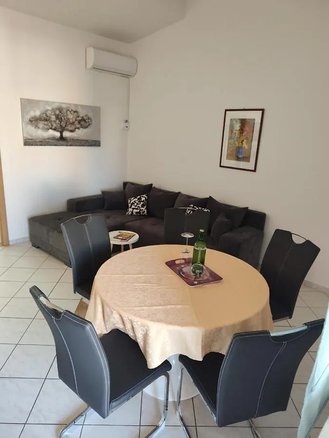Apartman Edith'S Olive Garden Vir